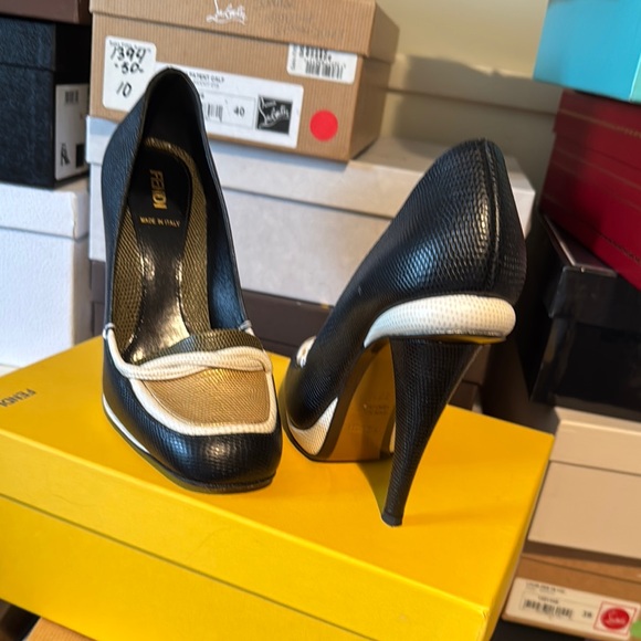 Fendi Black and Gold Women's Shoes - Picture 5 of 7